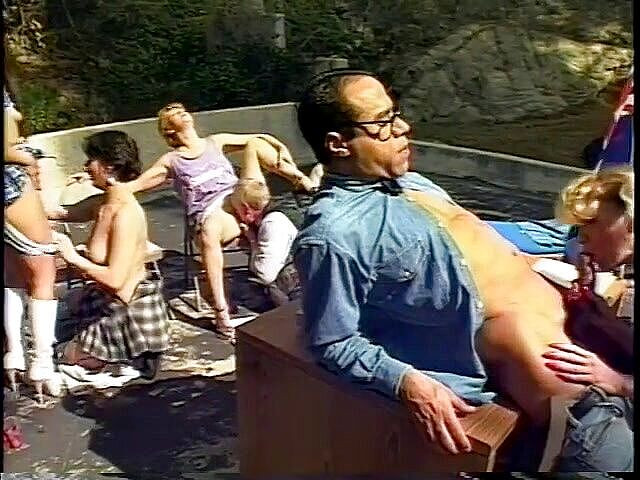 Cumming Soon: Sokak fahişeleri rastgele adamlarla çılgınca sikişiyor