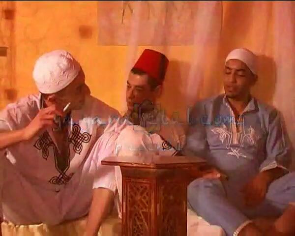 Gay Arab Club: GayArabClub - scopata a tre tra ragazzi arabi