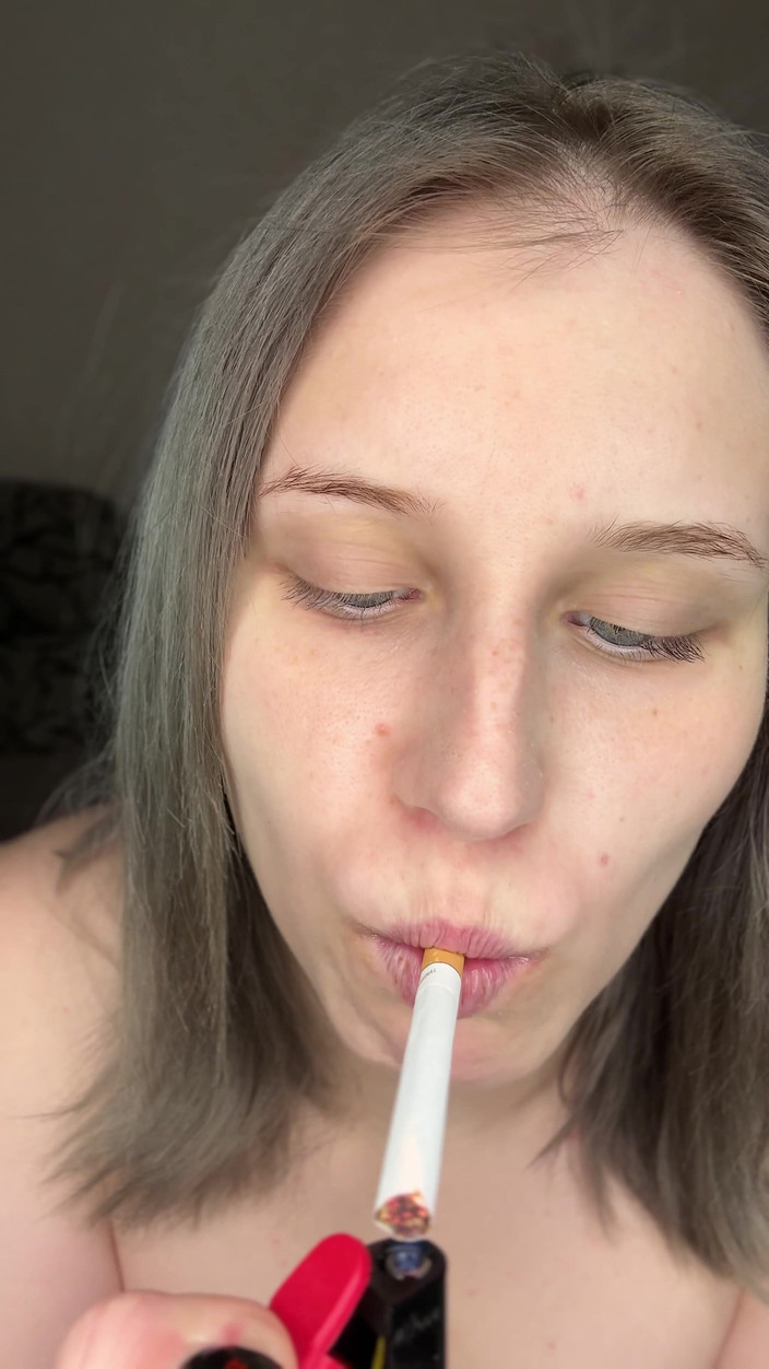 MertyXXX: タバコを吸っている間、あなたに目を向けて