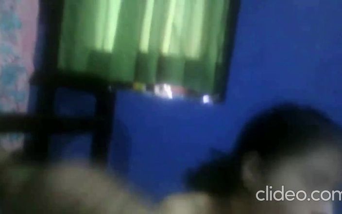 Arabicqueen: Cewek imut toket besar lagi asik nyepong kontol