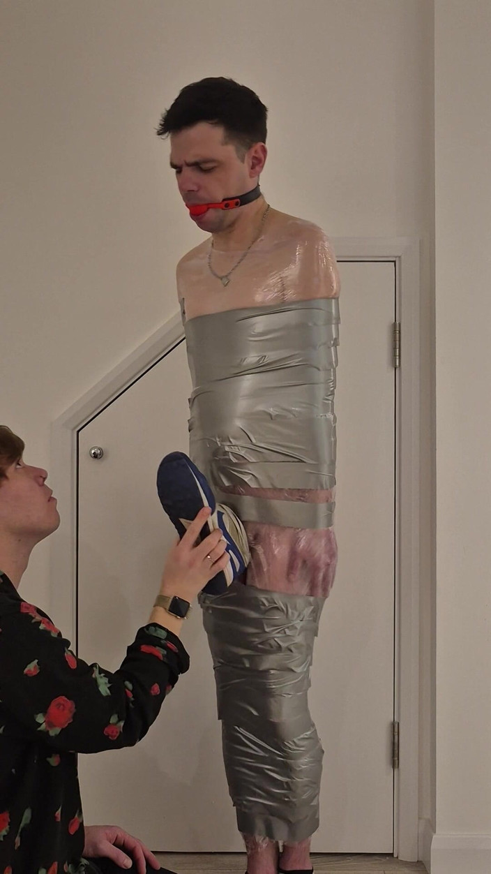 Bound Alex: Înfășurat pentru Sneaker CBT