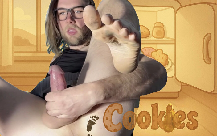 Cookies: 性感的变性人女孩的脚很脏，因为她赤脚在房子里走来走去