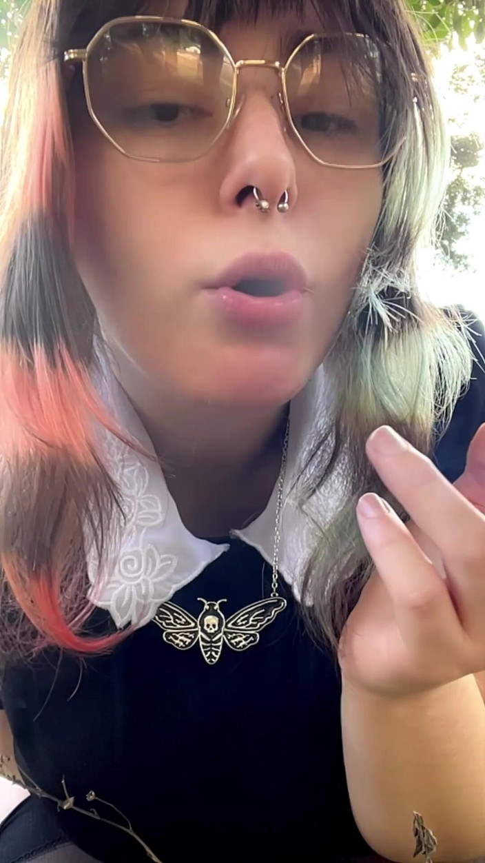 Mushroombitchx: Kompilace kouření cigaret