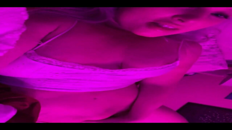 PaintedRose: ¿De quién es este coño? Es mío pero ¿puedo compartirlo contigo...