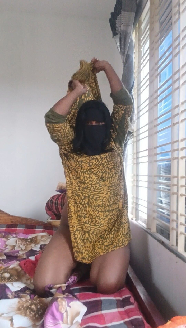 Skakoi: Desi-meisje bed aan hete Noti