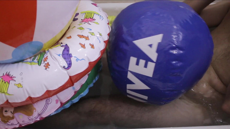 Inflatable Lovers: Bathroom with inflatables