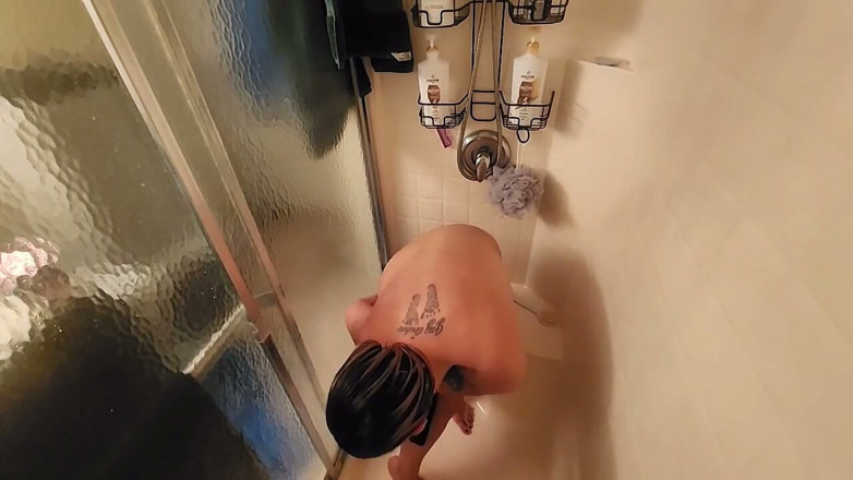 RileyLogan: BBW Riley in the Shower