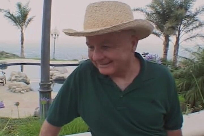 Lovers Of Vintage: Kuk sugande fru som tillfredsställer hennes älskare kuk framför cucked fästman