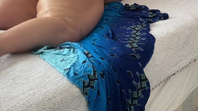 Daddykane: Gorący olej MILF pocierać międzyrasowy seks oklep