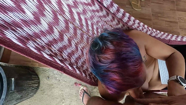 bekycarril: Vrouw krijgt een pik in haar mond terwijl ze in...