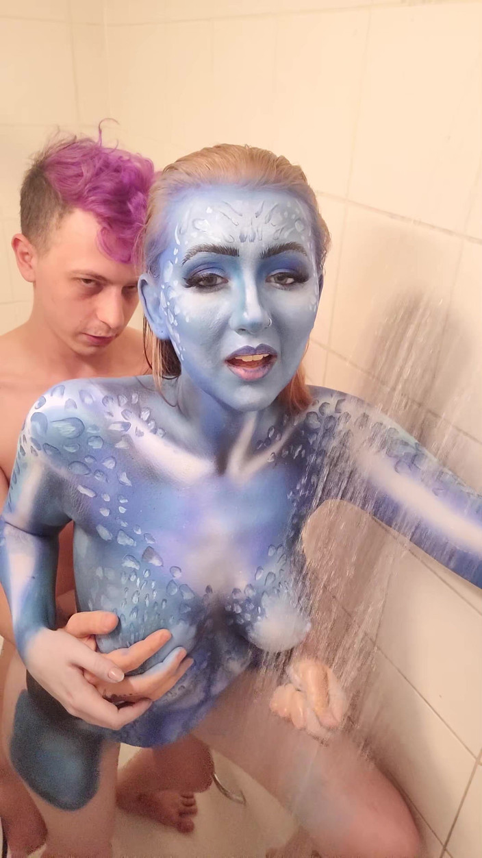 Em Yang: X-men mystique bodypaint douche verwijderen &amp;neuken