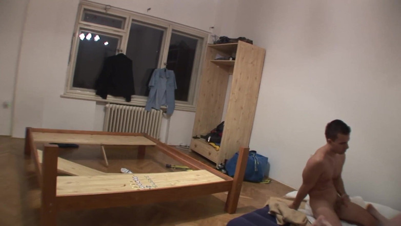 Lethal Teens: Piccola ragazza dai seni viene scopata mentre il suo uomo...