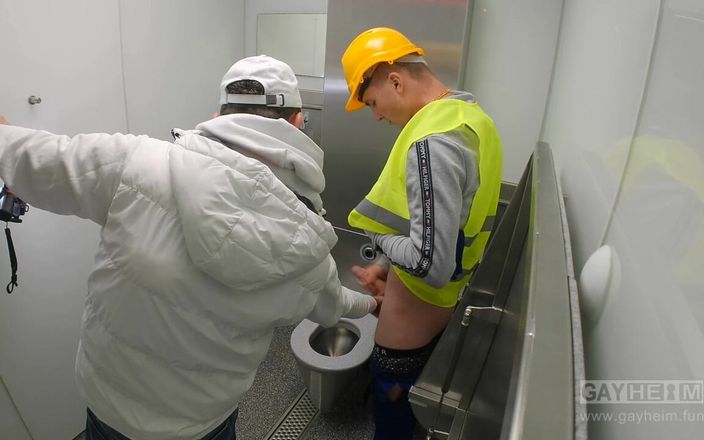GAYheim: Rico Loko in München toilet Gayheim Duits