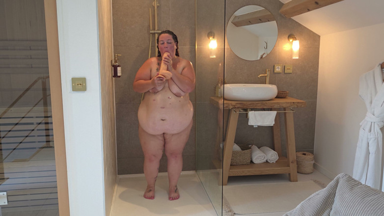 abricot sucree: I Masturbate in My Shower