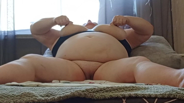 Zona901: Eine freundin bei der arbeit masturbiert ihre muschi mit spielzeug