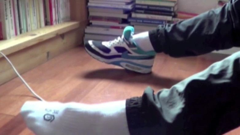 Sneaker gay: Straight masturbation sniffing sneakers