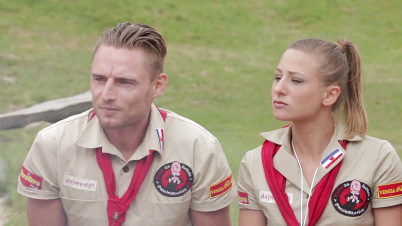 Dark Alley Orgy: Mazzo di ragazze scout che hanno una lezione sul rapporto...