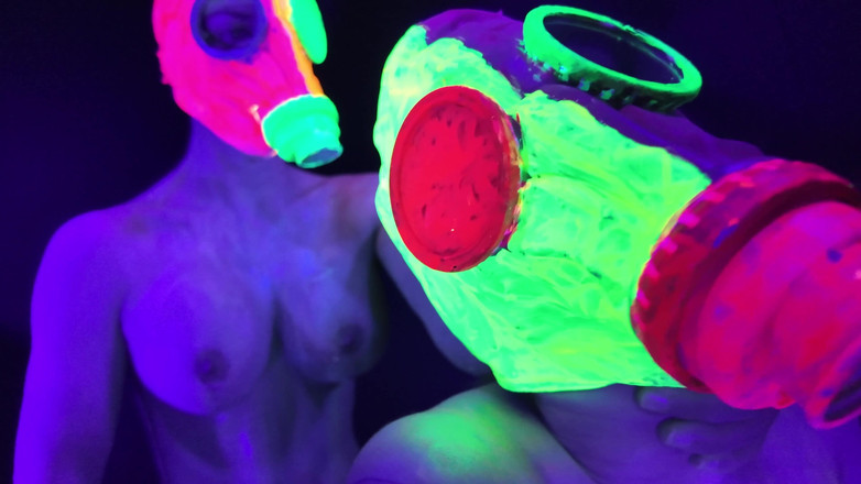 EdgesOfReality: Neon Rave Mädchen Auf Mädchen Dildospiel