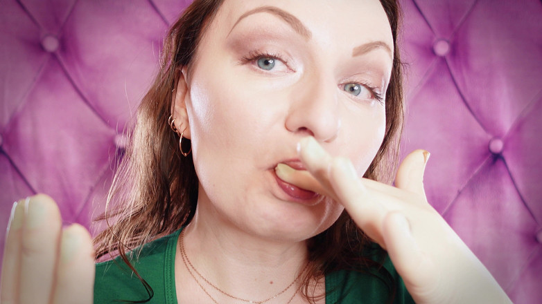 Arya Grander: Asmr ve yakın çekimler: dev kadın fetişi - çikolatadan araba yiyor. Parantez.