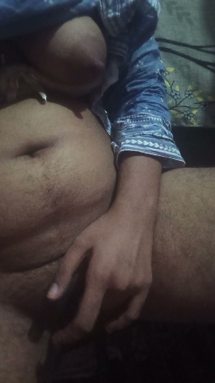 Naughty_Sana: 手淫在热辣的病毒性胸部