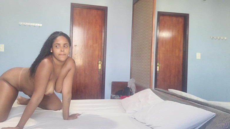 Joao the Safado: Kočka byla nadržená, už dorazila, když sedí na ptákovi