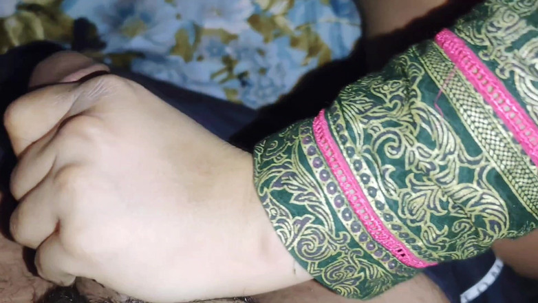 Faryal: 我把我嫂子留在我的房间里