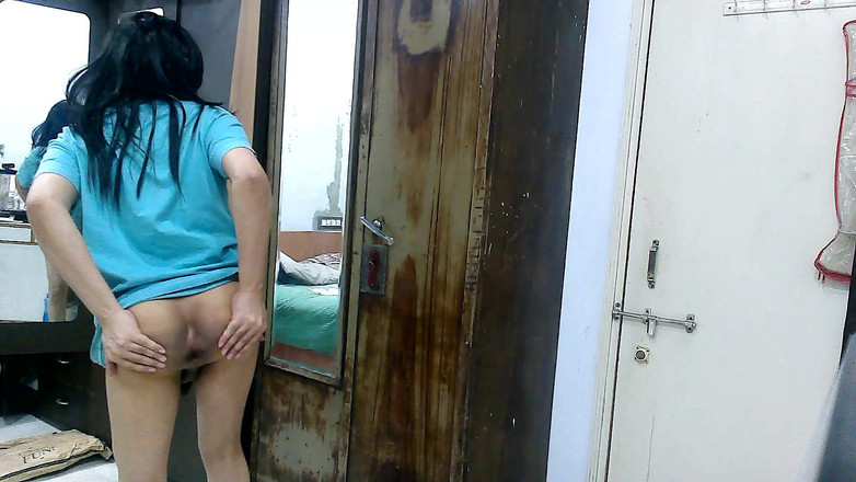 Cute & Nude Crossdresser: Сладкий фембой-сисси-кроссдрессер-фембой в гостиной бойфренда.