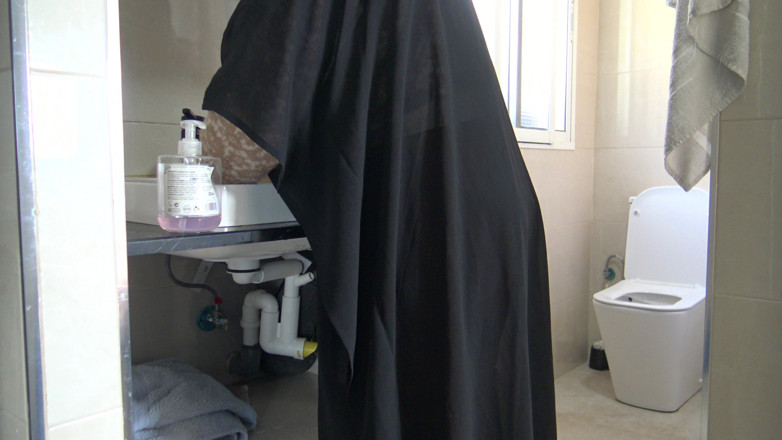Souzan Halabi: Lesbian Arab MILF in Hijabi Washing Her Girlfriends Tight Pussy