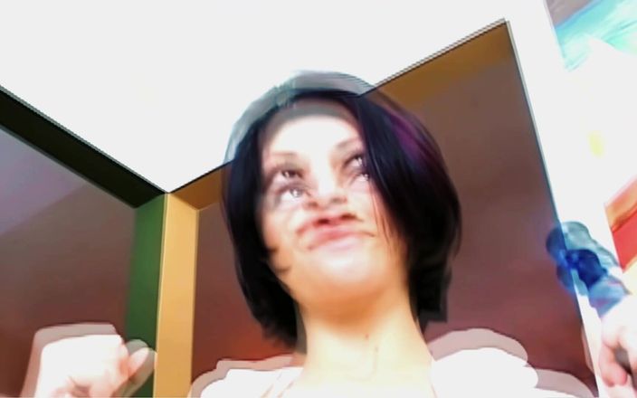 8TeenHub: Naudia Nyce podwójnie wypycha swoją chciwą cipkę z dwoma masywnymi...