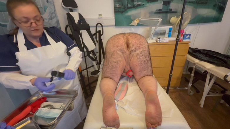 Aaexperiencesltd: 1부: Matron Satana와 미스터 존스 애널 검사!