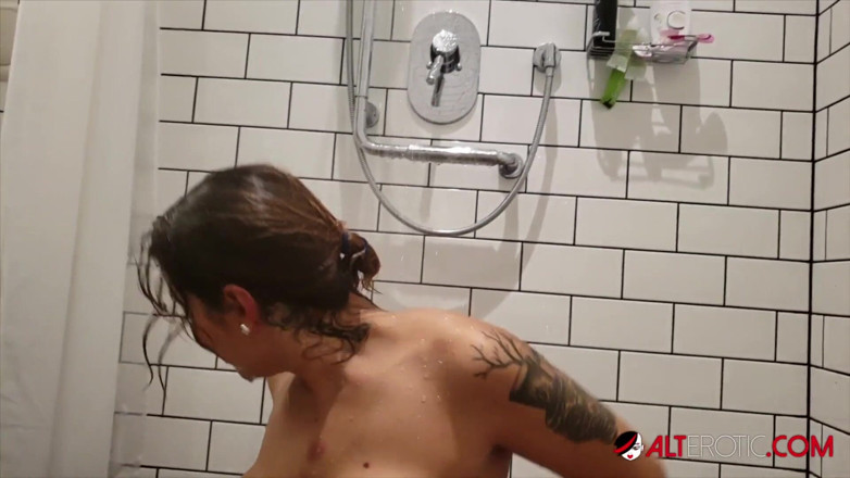 Alt Erotic: Heidi Van Horny fucking in the shower