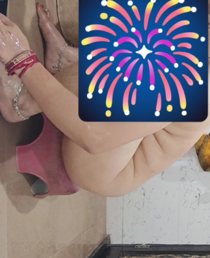 Priyahot77: Priya Bhabi Pusssy in Side Finger Hot Video