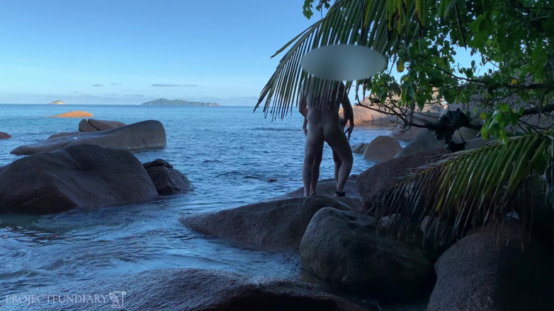 Projectsexdiary: Catching nude couple -sex on beach