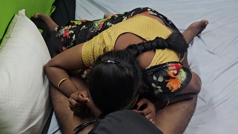 Tamilnilavu: Tímida ama de casa tamil haciendo una mamada caliente a...
