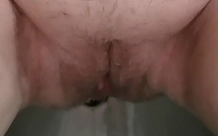 MariaOld: おばあちゃんはトイレで放尿を楽しむ