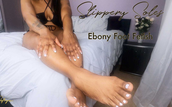 Miss-Safiya: Śliskie podeszwy - hebanowy fetysz stóp