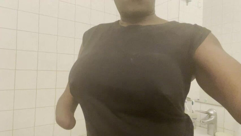 JuneAmputee: 私のGカップ横視点