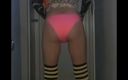 Lizzaal ZZ: 내 섹시한 Leapord 프린트 탑과 핑크 비키니를 입고 포즈를 취하는 일부
