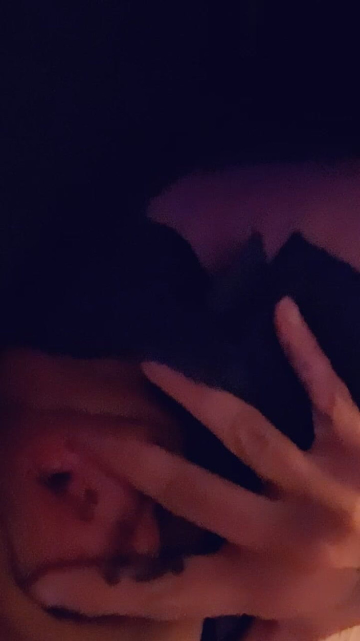 M3DUSA: M3dusa 喜欢她自己的阴户味道