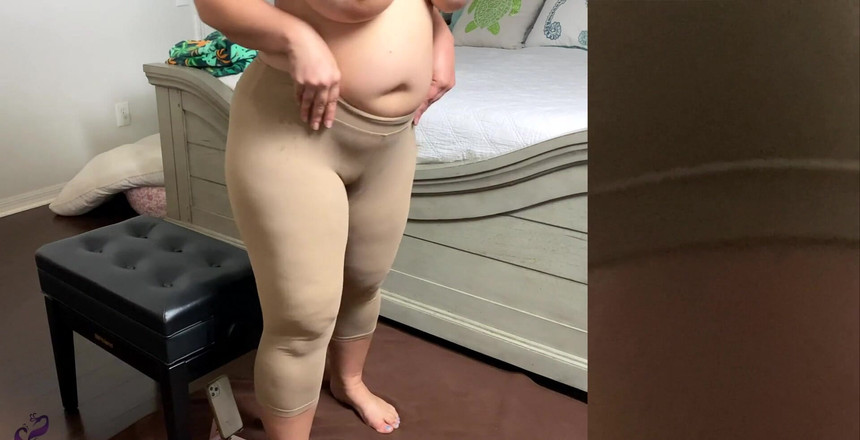 Peacock couple: Espejo en la pared ... ¿Quién es el más húmedo de todos?