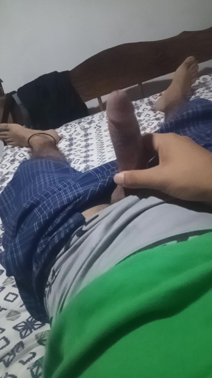 Cute boy jerks off: Homem mentiroso se masturba enquanto sua madrasta está brincando na...