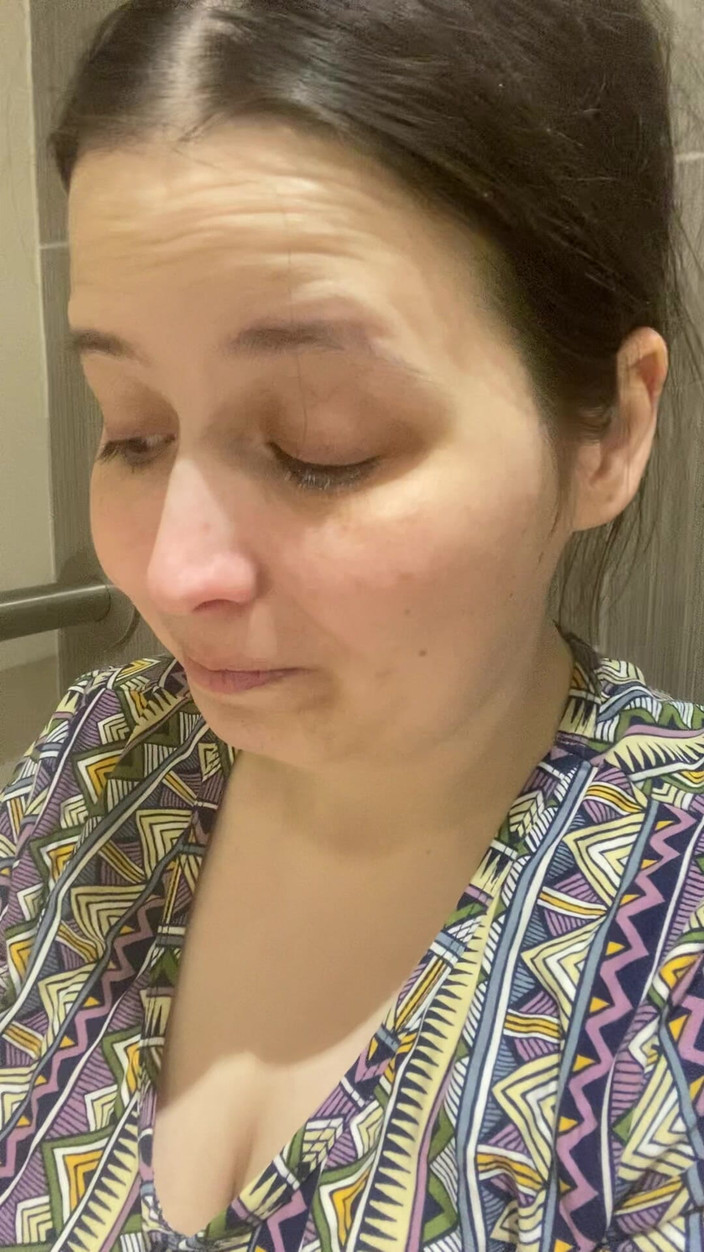 MissChrystalline: Оргазм у ванній кімнаті