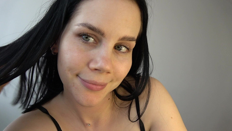 Anna Sky: Giantess Anna seni yalayacak