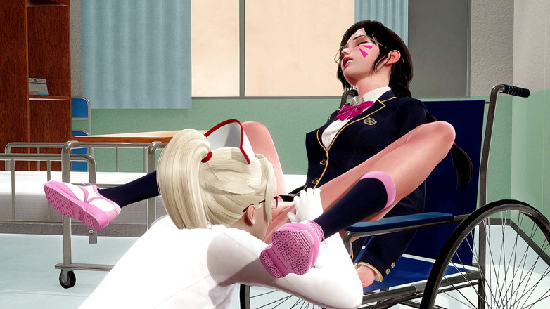Waifu club 3D: Mercy olizuje kundičku DVA po vysokoškolském nemocničním léčení