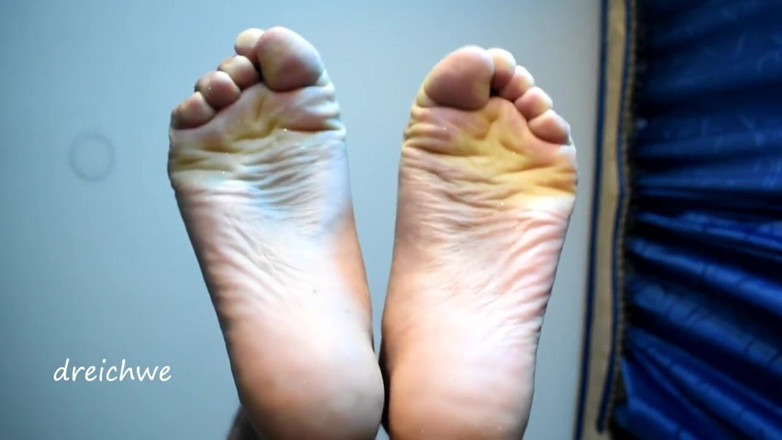 Dreichwe: Big feet