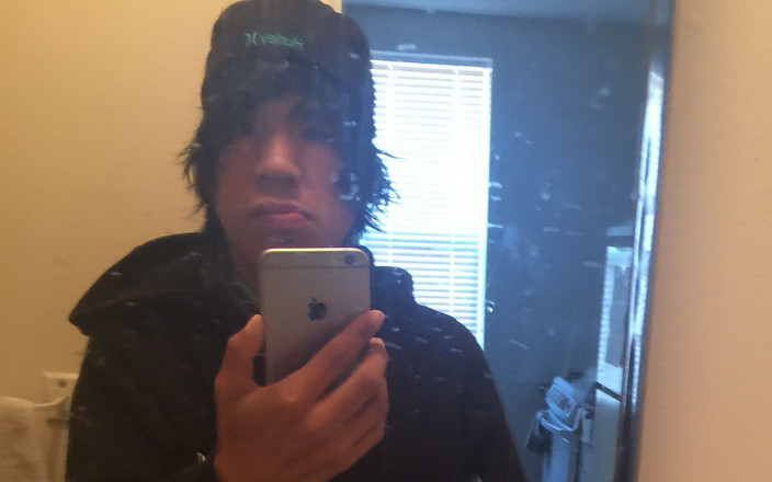 Cody Darwin Prosper: Solo en casa masturbándose solo