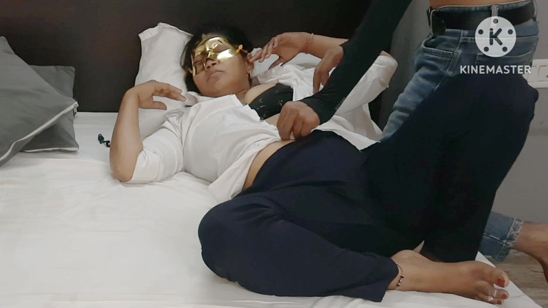 Play boy Maddy: Pooja Bhabhi kouří péro svého devara velmi tvrdě