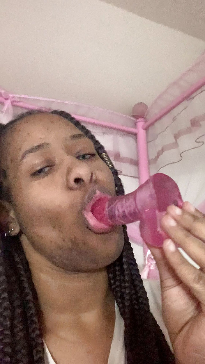 Imani Garrett: 私のディルドをしゃぶっている私を見てください