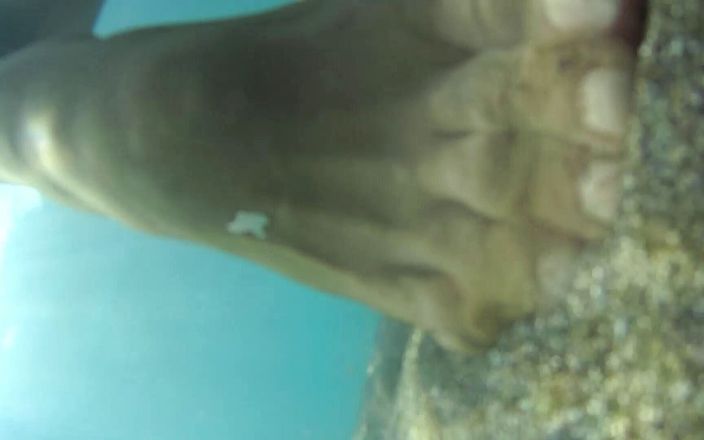 Nylondeluxe: Nude Pantyhose Sea
