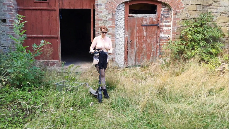 UserBitch1: Frivolous on the Road with the E-scooter